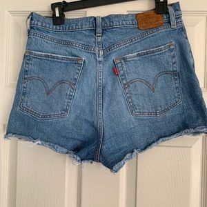Levis Ribcage shorts
